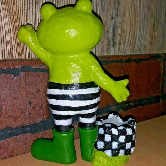 Frog statue resin Black white stripes designer inspired indoor/outdoor decor - Picture 10 of 12